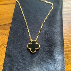 18k Gold - Clover Pendant Onyx Necklace
